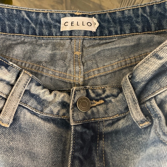 CELLO High-rise Distressed Fringed Medium Wash Denim Cutoff Short VGUC Sz XS - Picture 2 of 8